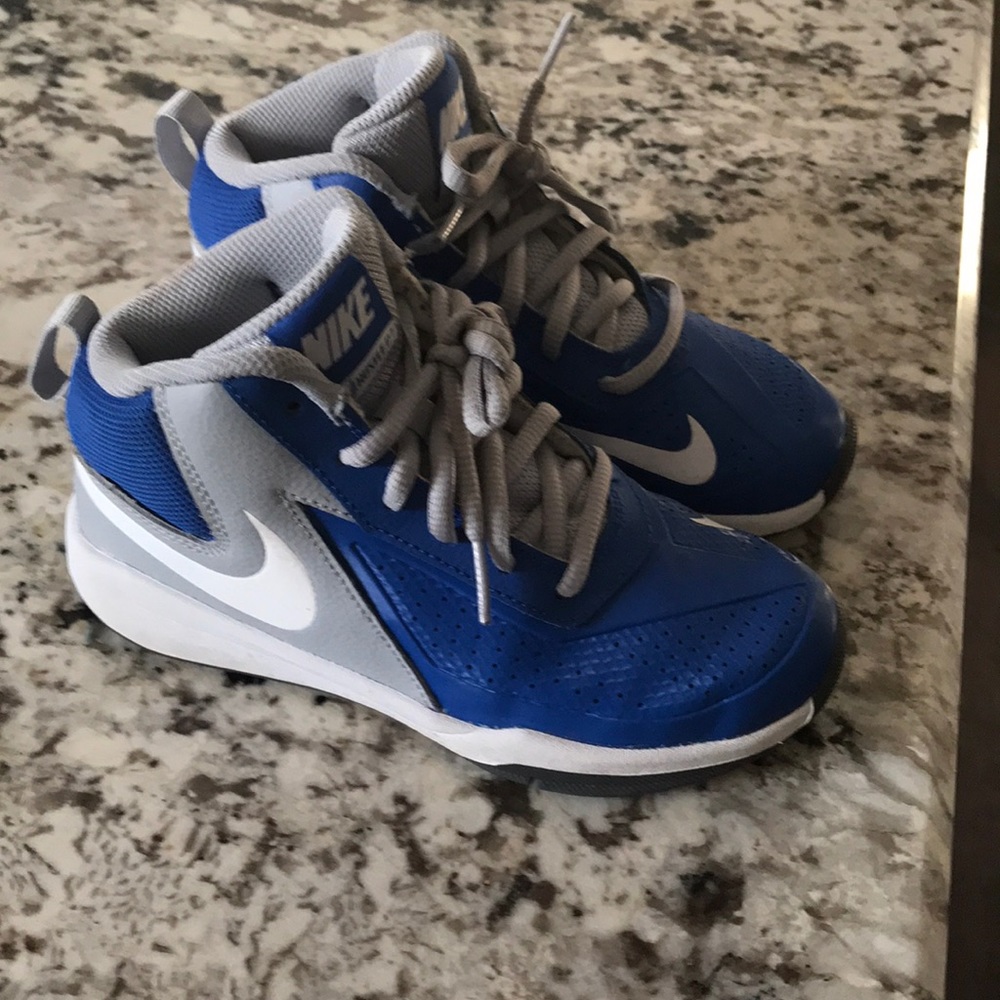 Nike boys basketball sneakers